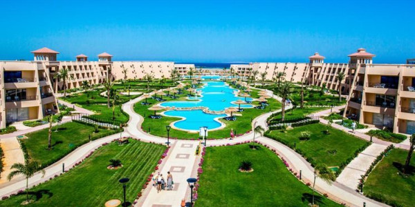 Hurghada: Beachfront All Inclusive with Waterpark