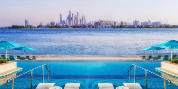 Dubai: Luxury Beachfront Stay with Breakfast