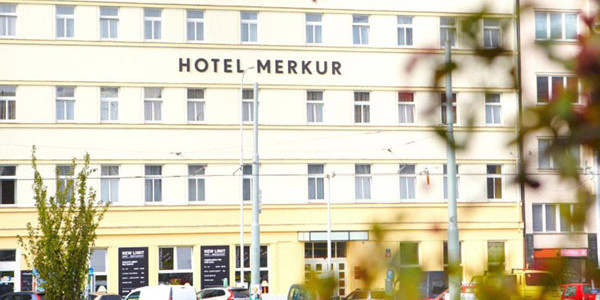 Prague: Stay with Optional River Cruise & Breakfast